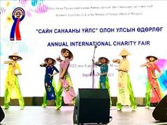 Đại sứ quán Việt Nam tại Mông Cổ tham gia Hội chợ Từ thiện Quốc tế