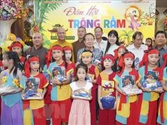 Tết Trung Thu ấm áp cho các em thiếu nhi Việt Nam tại Lào