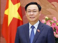 Chủ tịch Quốc hội Vương Đình Huệ lên đường thăm Trung Quốc